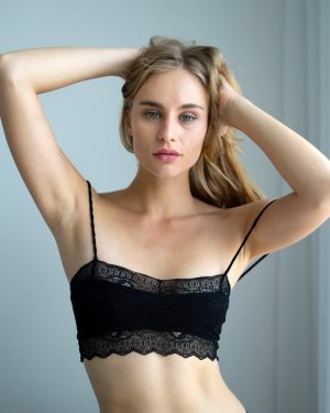 Laras lingerie top lace